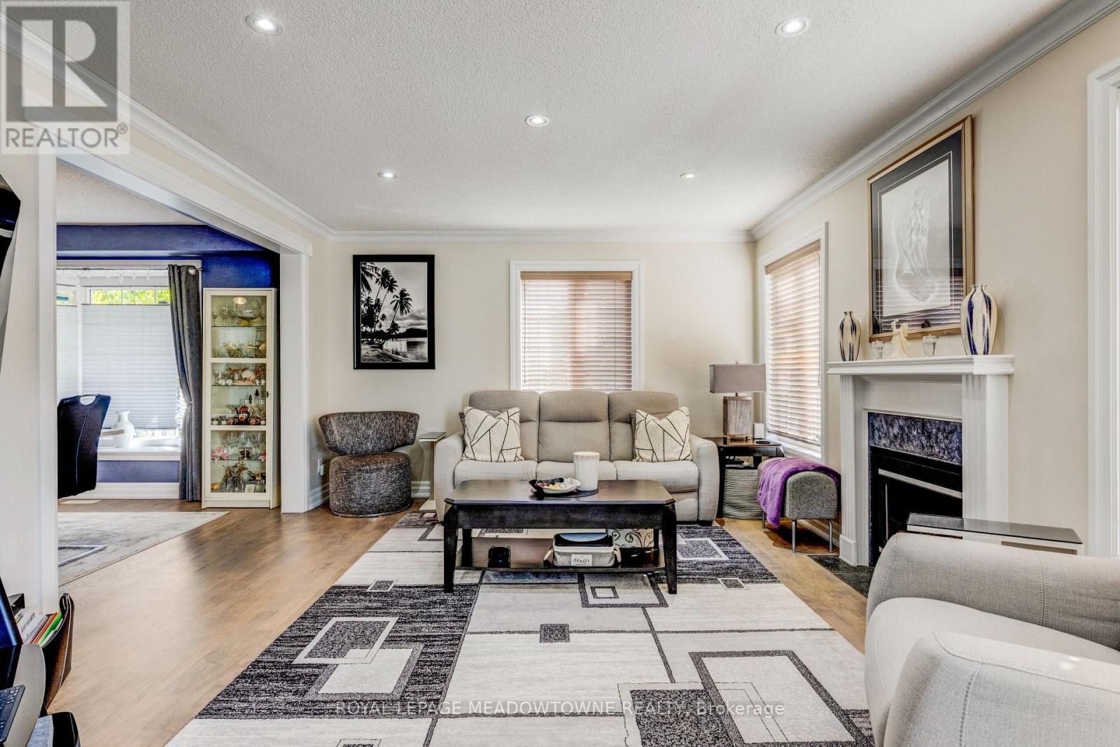 












116 DIXON DRIVE

,
Milton,




Ontario
L9T5P7

