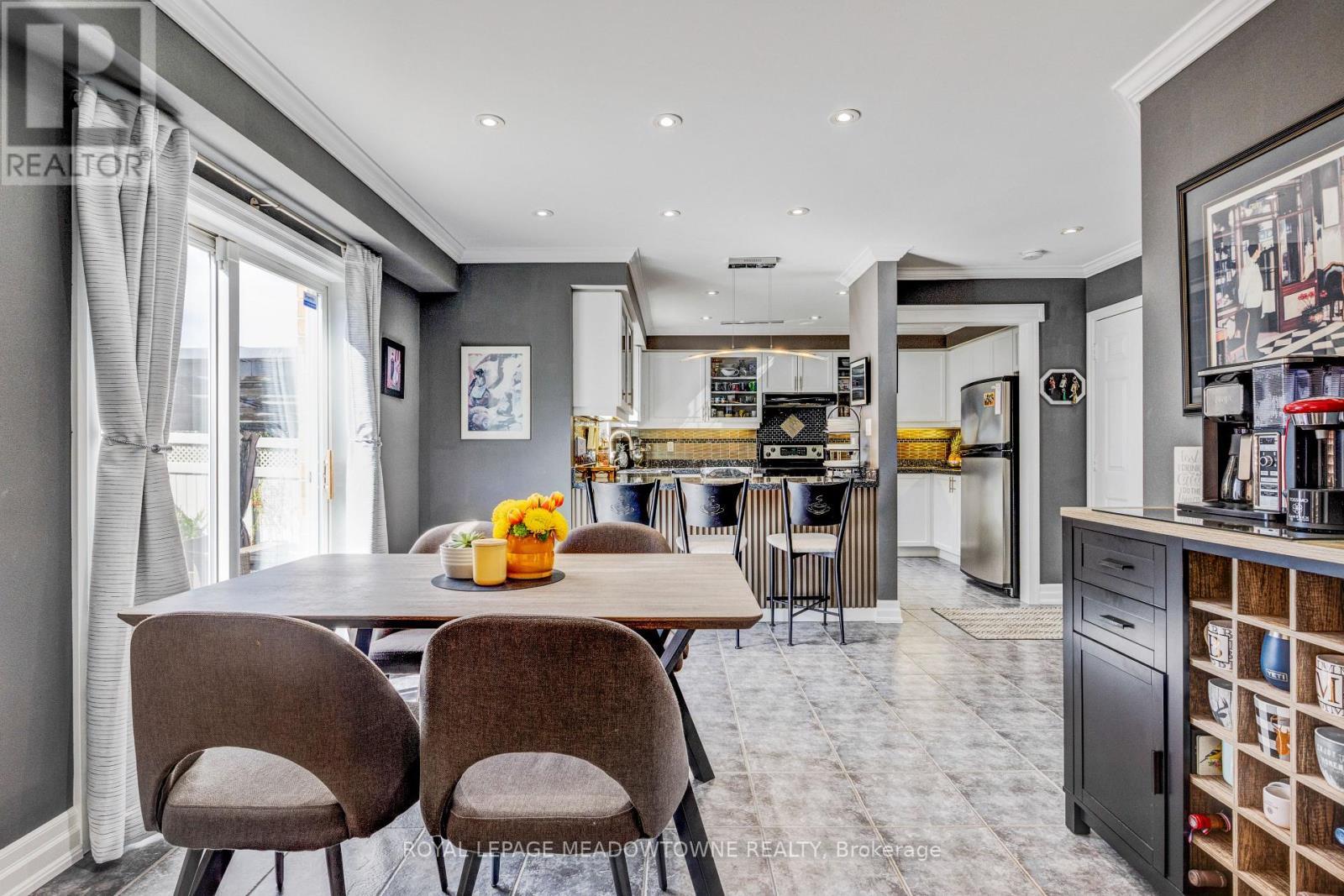 












116 DIXON DRIVE

,
Milton,




Ontario
L9T5P7

