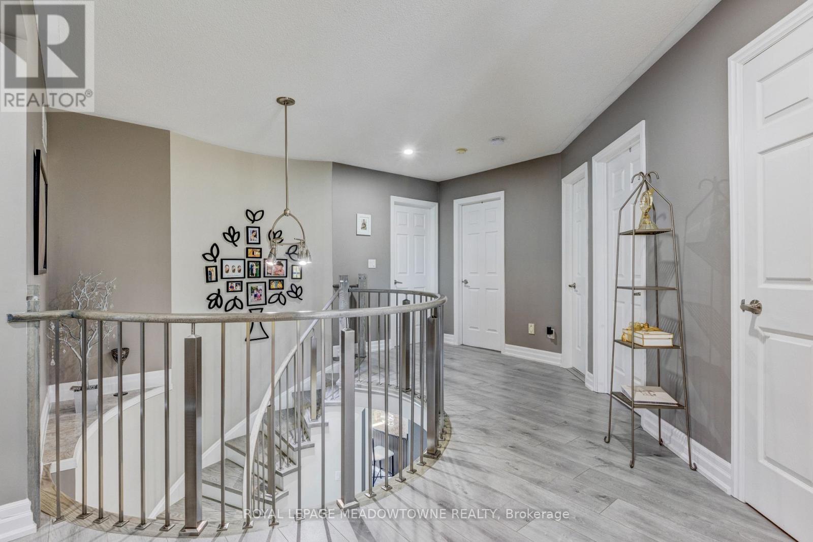 












116 DIXON DRIVE

,
Milton,




Ontario
L9T5P7

