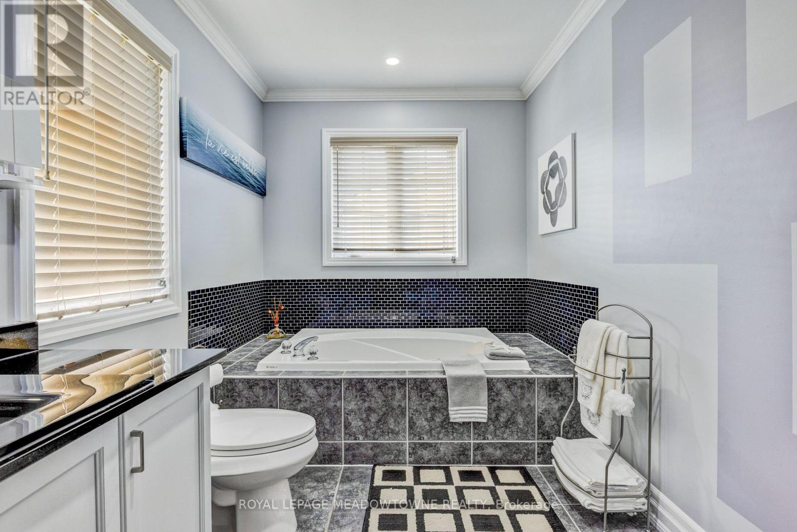 












116 DIXON DRIVE

,
Milton,




Ontario
L9T5P7

