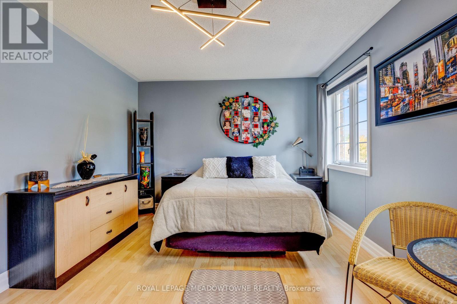 












116 DIXON DRIVE

,
Milton,




Ontario
L9T5P7

