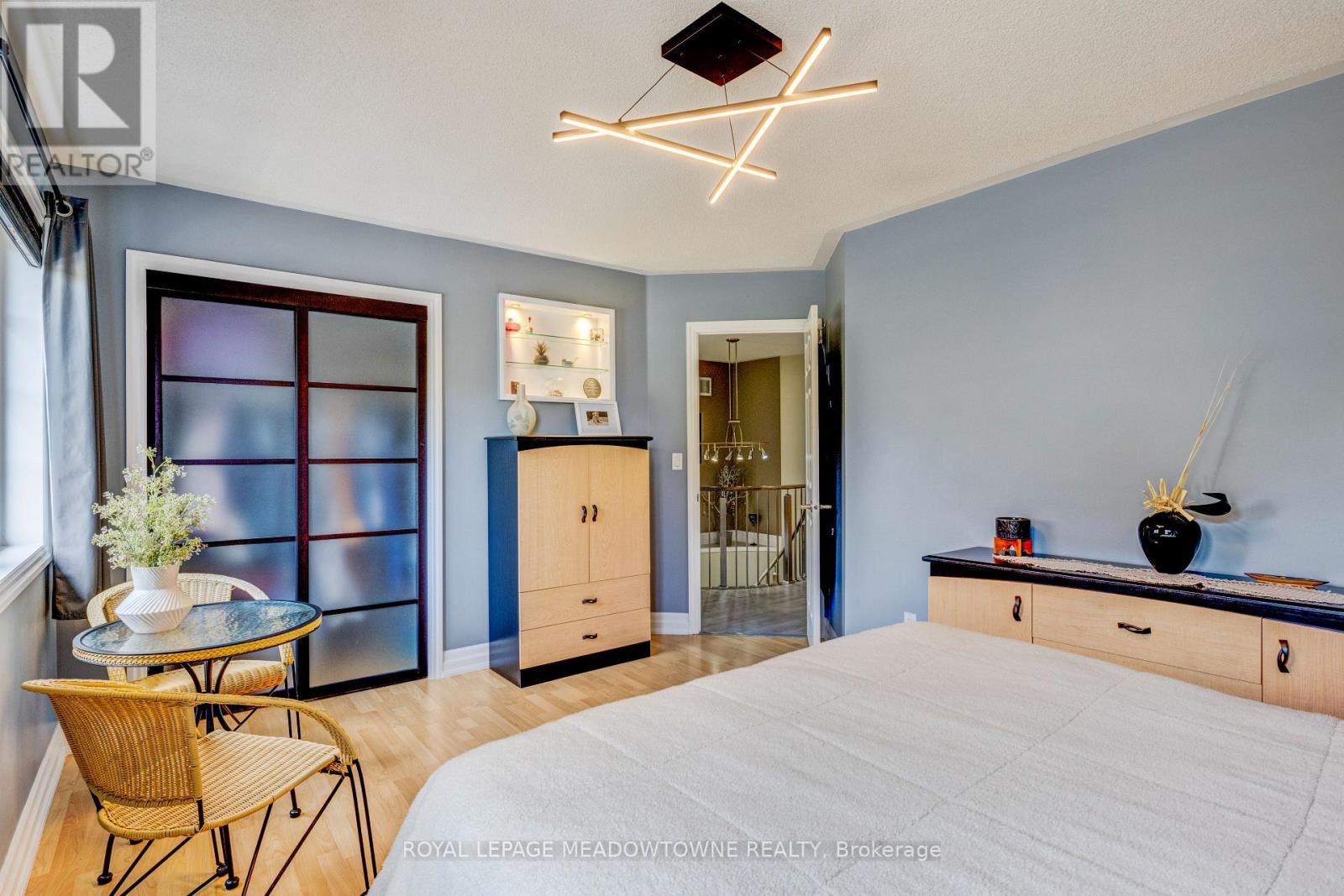 












116 DIXON DRIVE

,
Milton,




Ontario
L9T5P7

