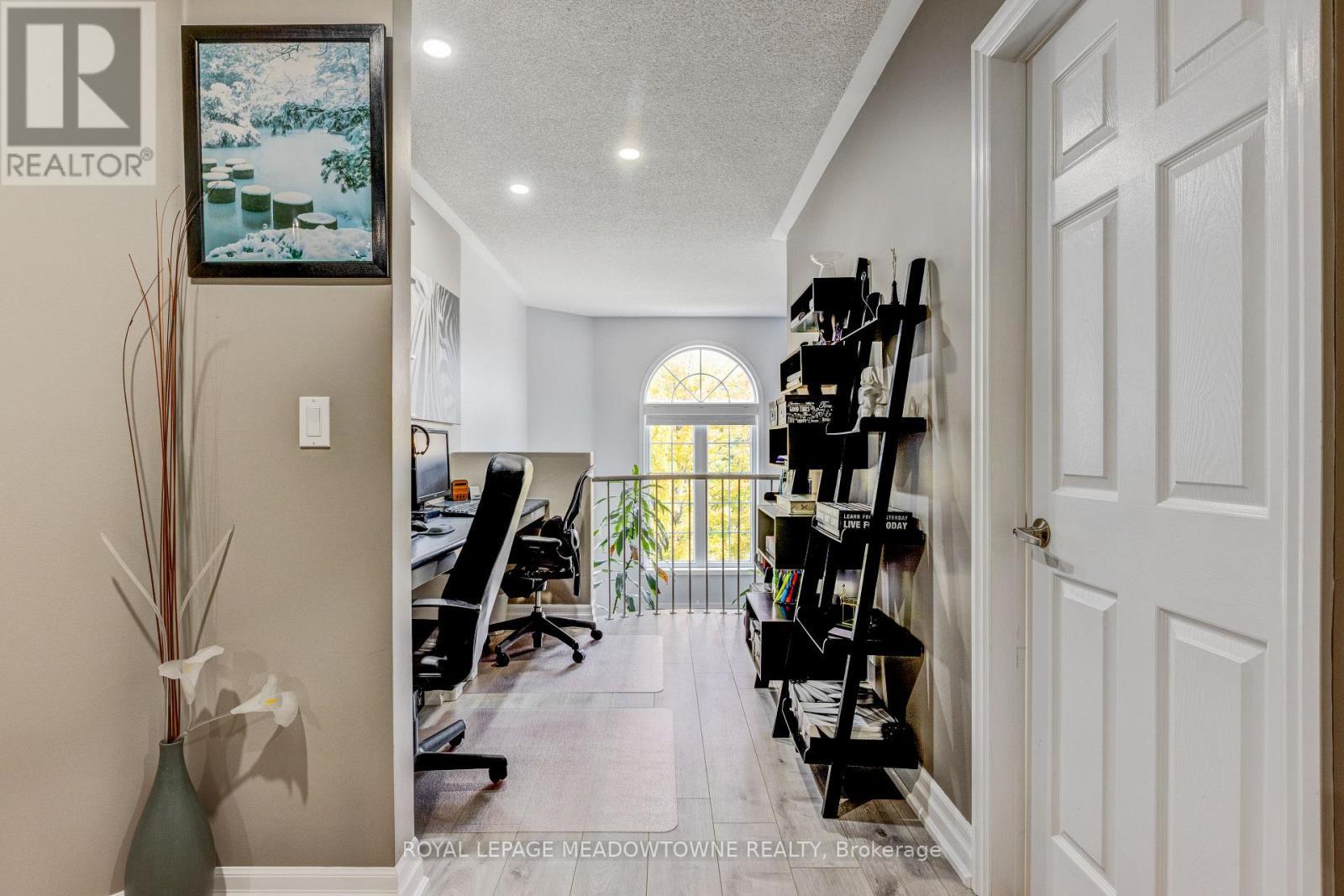 












116 DIXON DRIVE

,
Milton,




Ontario
L9T5P7

