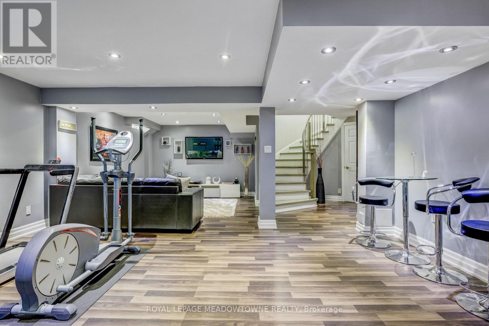 












116 DIXON DRIVE

,
Milton,




Ontario
L9T5P7

