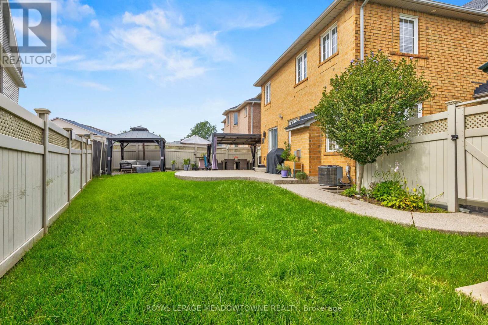 












116 DIXON DRIVE

,
Milton,




Ontario
L9T5P7

