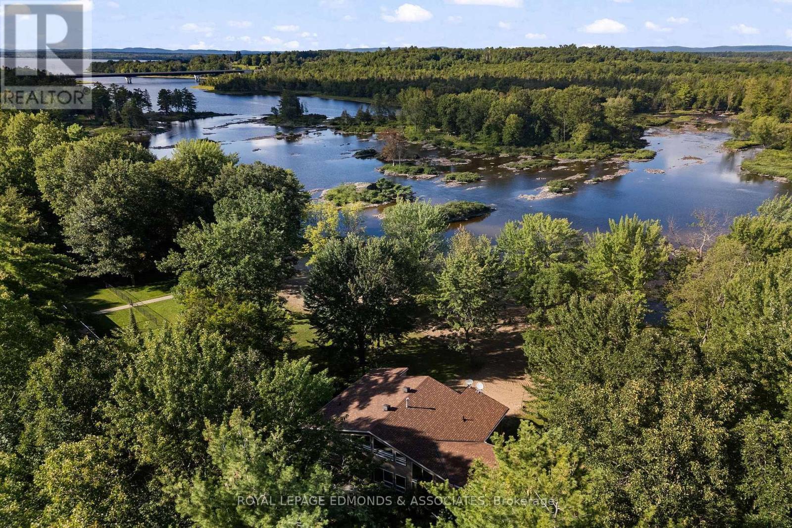 












117 BLUE DANUBE WAY

,
Laurentian Valley,




Ontario
K8A6W2


