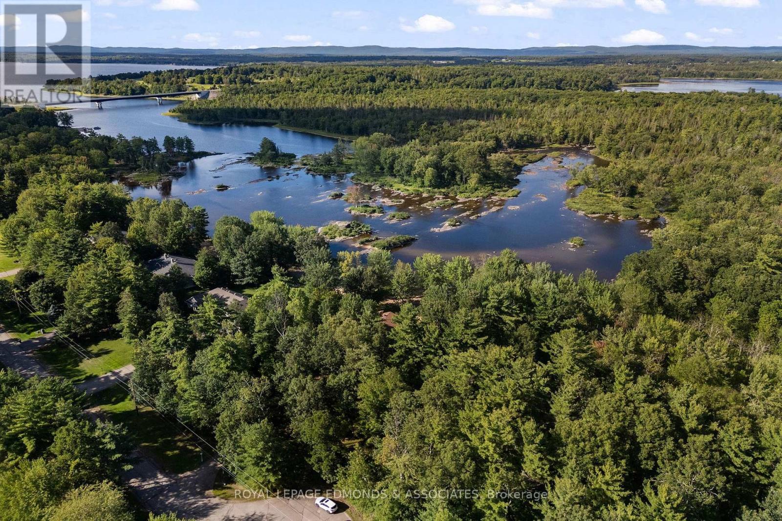 












117 BLUE DANUBE WAY

,
Laurentian Valley,




Ontario
K8A6W2

