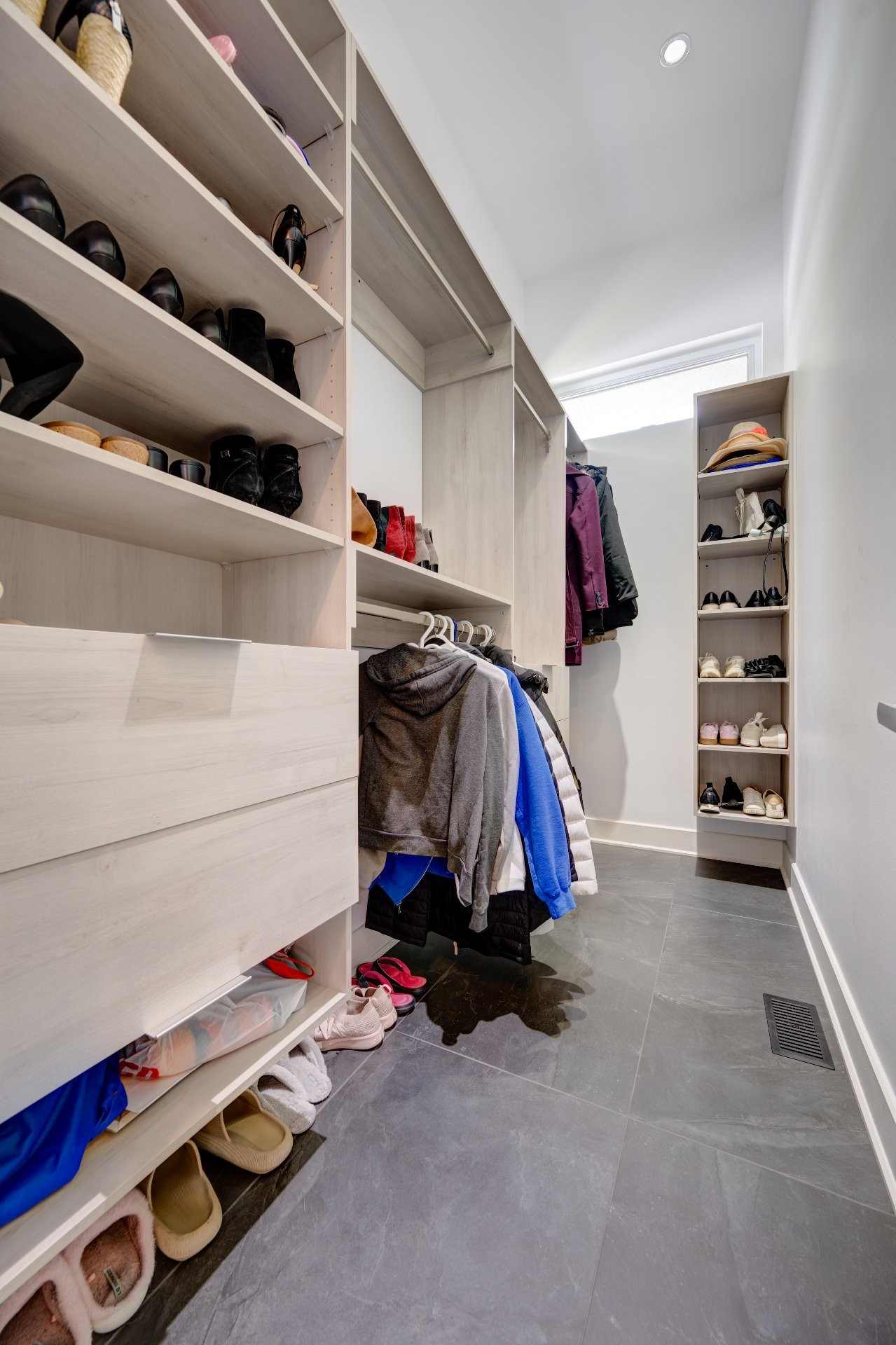 









7


Rue de Montagny

,
Blainville,




QC
J7C0L4

