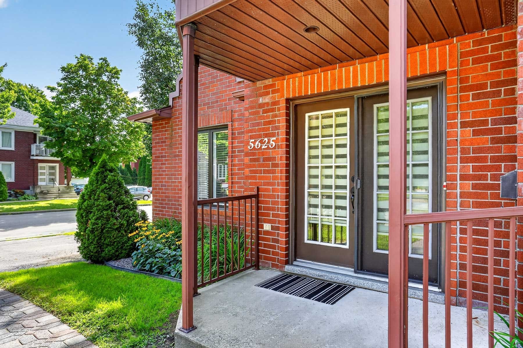 









5625


Rue Donais

,
Trois-Rivières,




QC
G8Y6Y4


