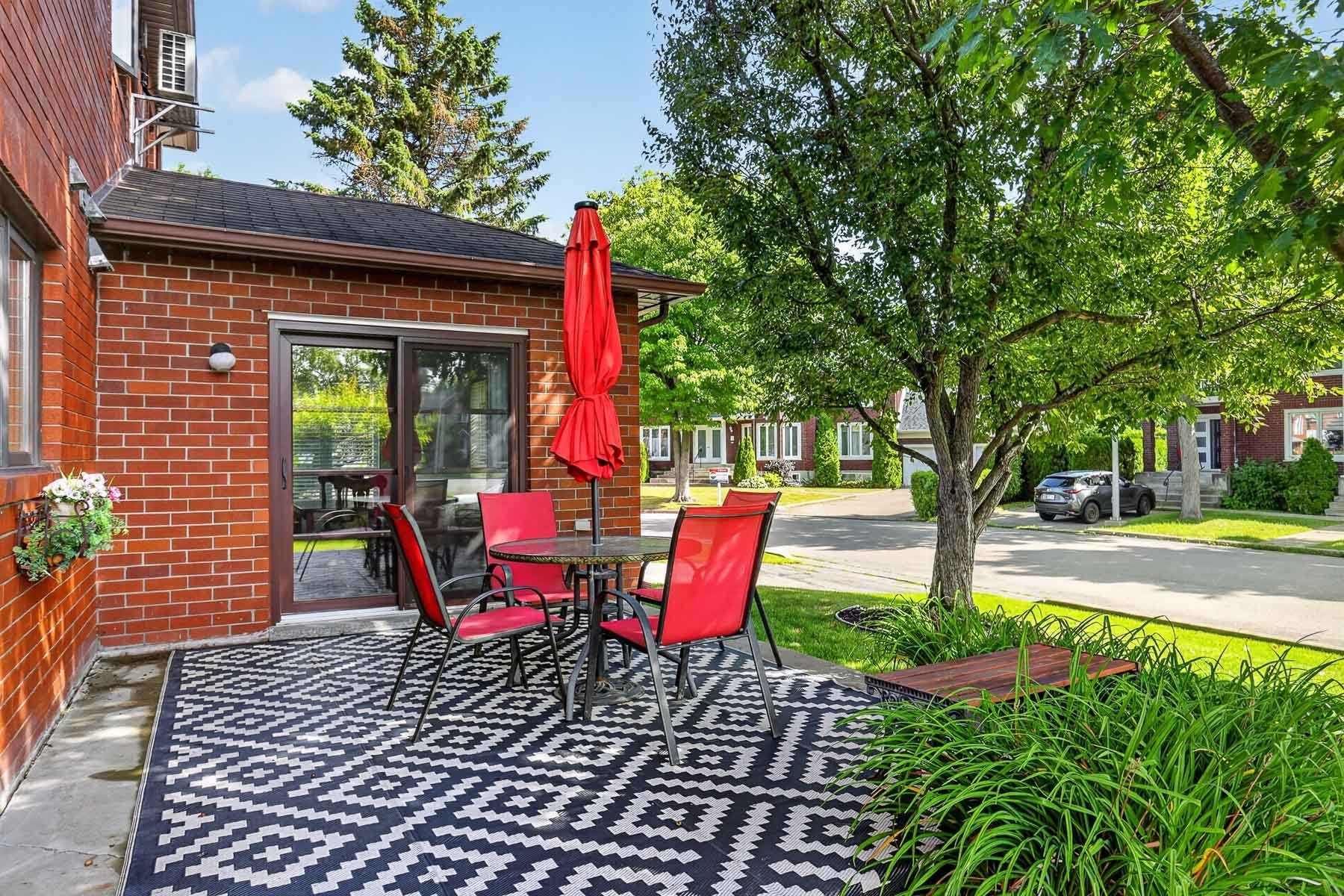 









5625


Rue Donais

,
Trois-Rivières,




QC
G8Y6Y4

