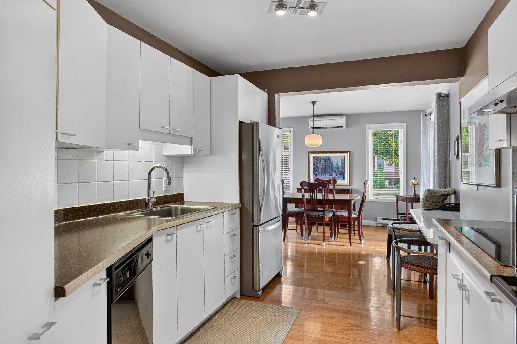 









5625


Rue Donais

,
Trois-Rivières,




QC
G8Y6Y4

