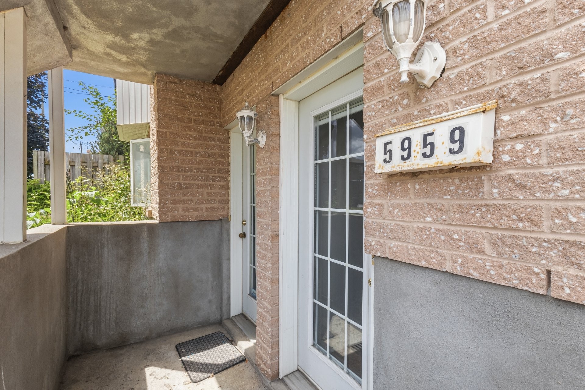 









5959


Av. Auteuil

,
Brossard,




QC
J4Z1N1

