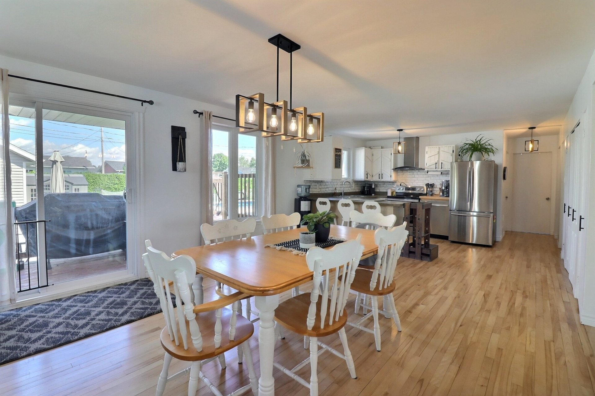 









5651


Av. des Franciscaines

,
Alma,




QC
G8E1C6


