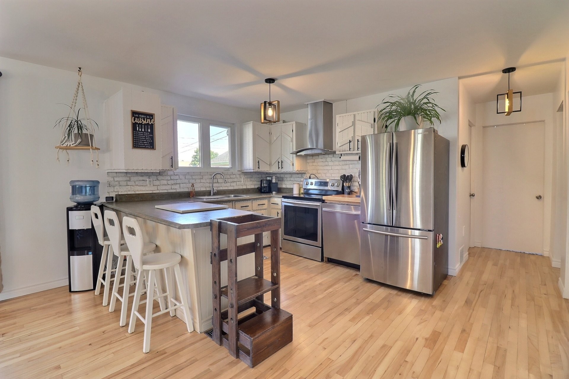 









5651


Av. des Franciscaines

,
Alma,




QC
G8E1C6

