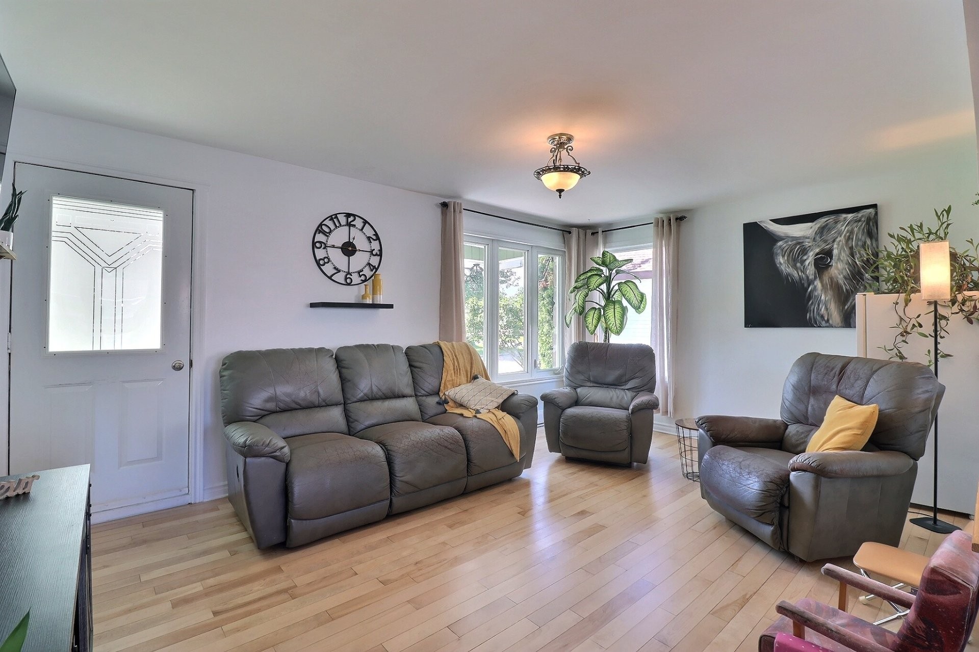 









5651


Av. des Franciscaines

,
Alma,




QC
G8E1C6

