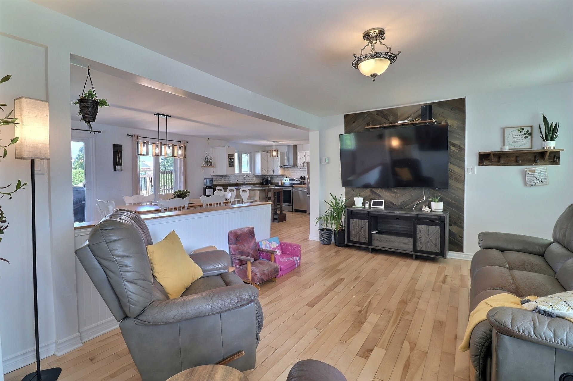 









5651


Av. des Franciscaines

,
Alma,




QC
G8E1C6


