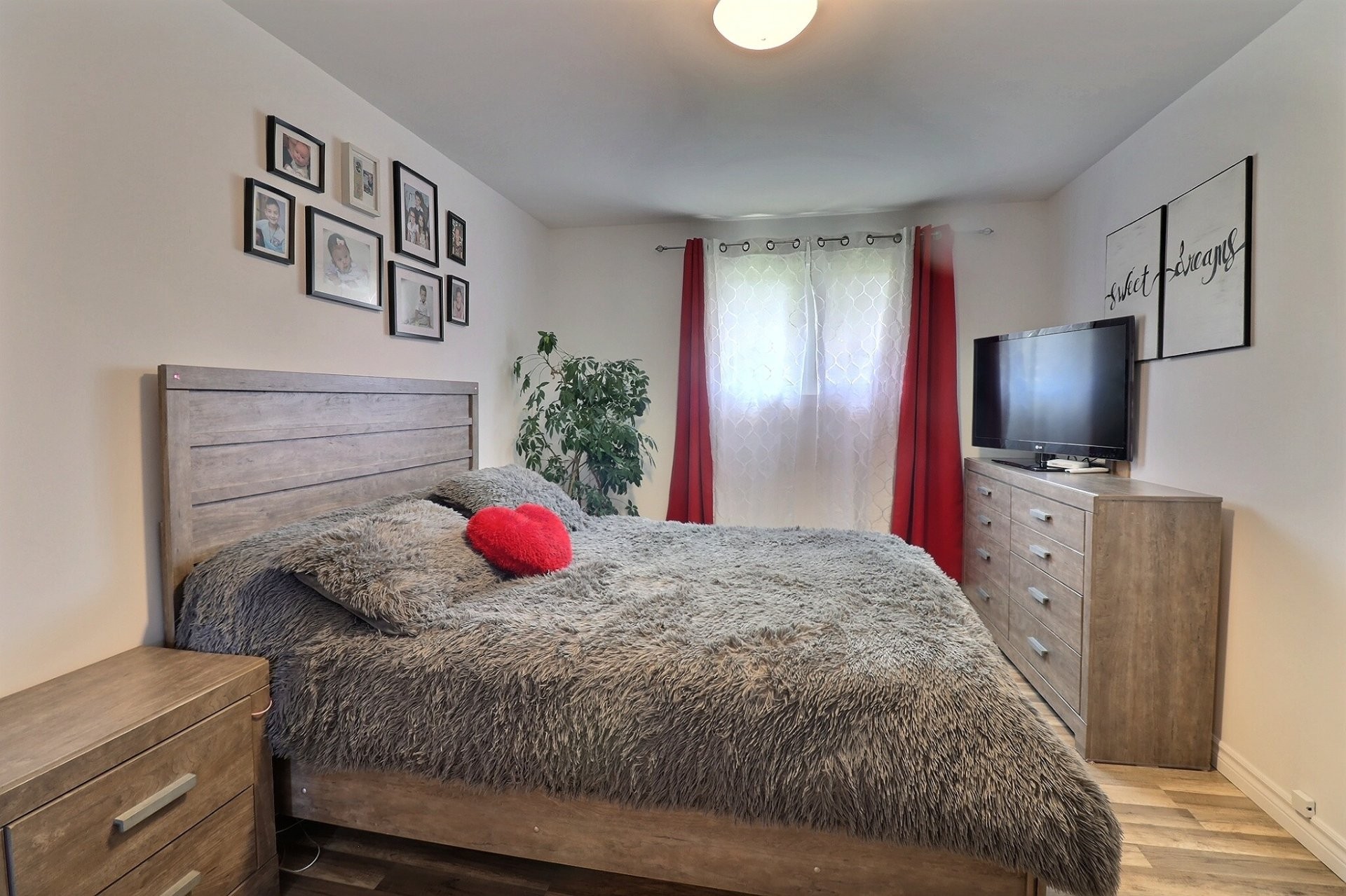 









5651


Av. des Franciscaines

,
Alma,




QC
G8E1C6

