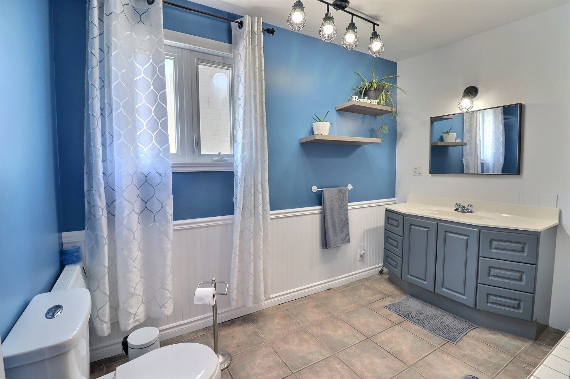 









5651


Av. des Franciscaines

,
Alma,




QC
G8E1C6

