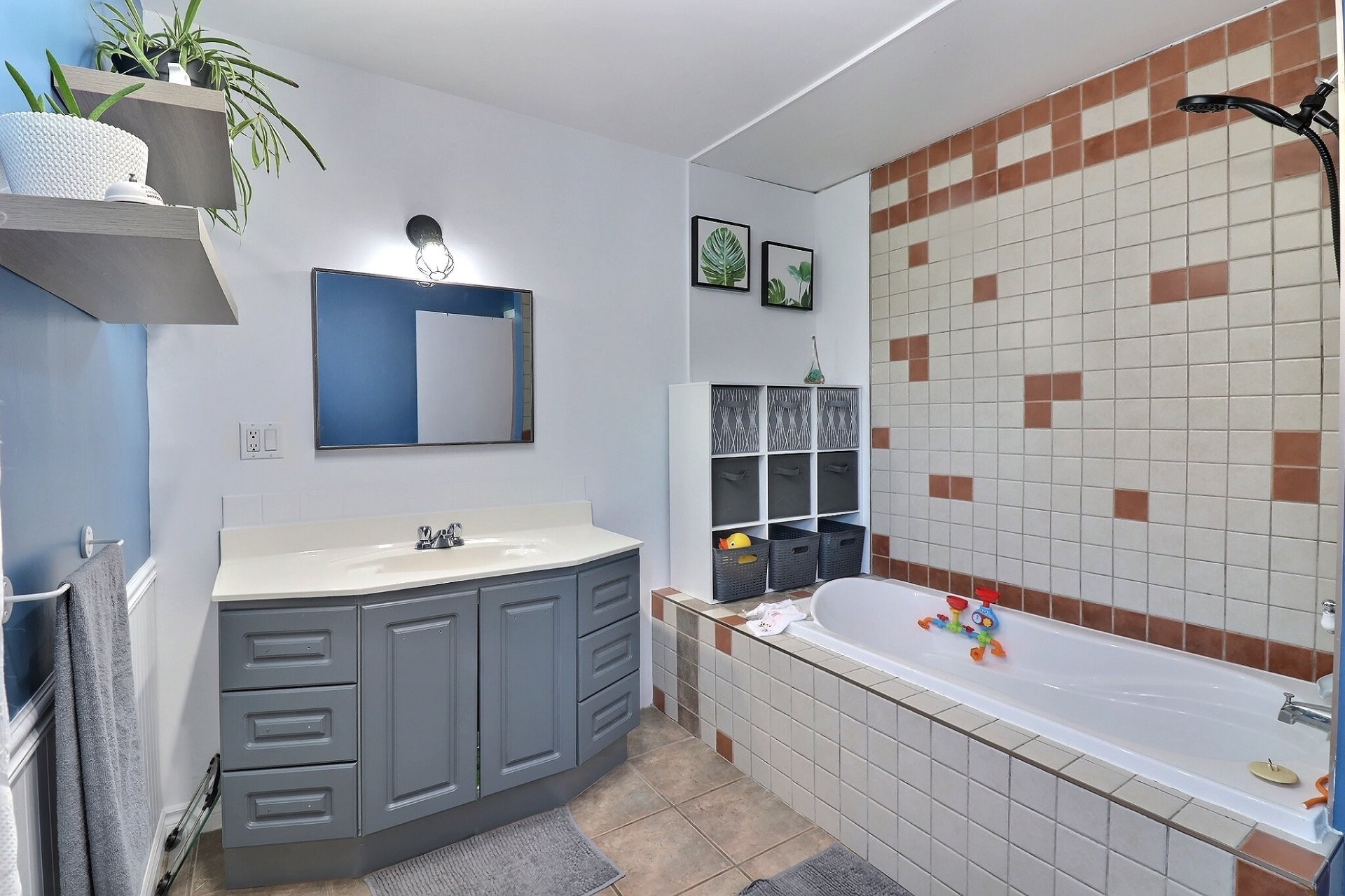 









5651


Av. des Franciscaines

,
Alma,




QC
G8E1C6


