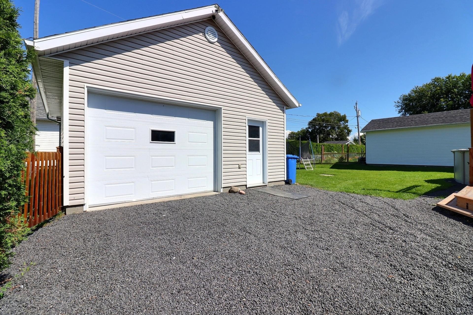 









5651


Av. des Franciscaines

,
Alma,




QC
G8E1C6

