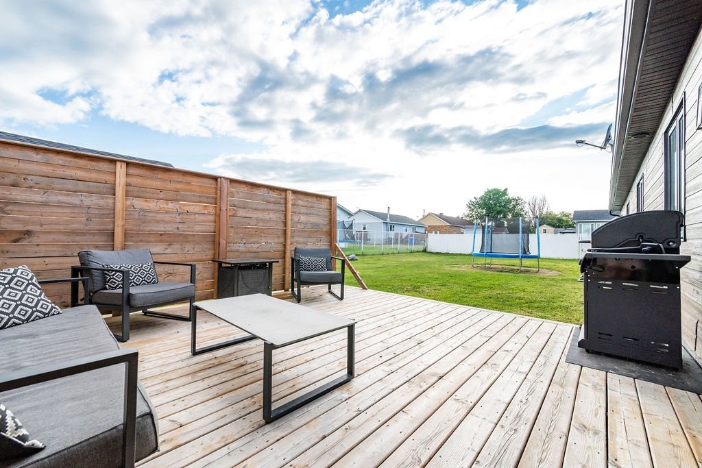 









24


Rue Armstrong

,
Shawville,




QC
J0X2Y0

