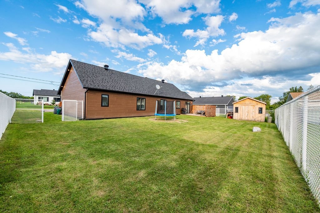 









24


Rue Armstrong

,
Shawville,




QC
J0X2Y0

