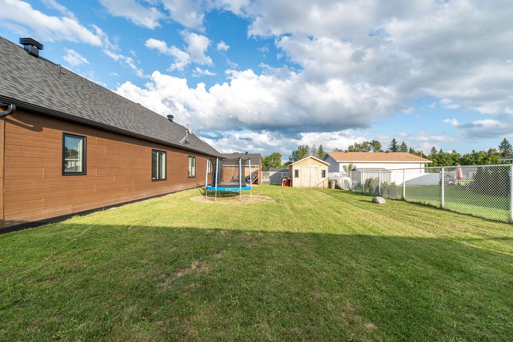 









24


Rue Armstrong

,
Shawville,




QC
J0X2Y0

