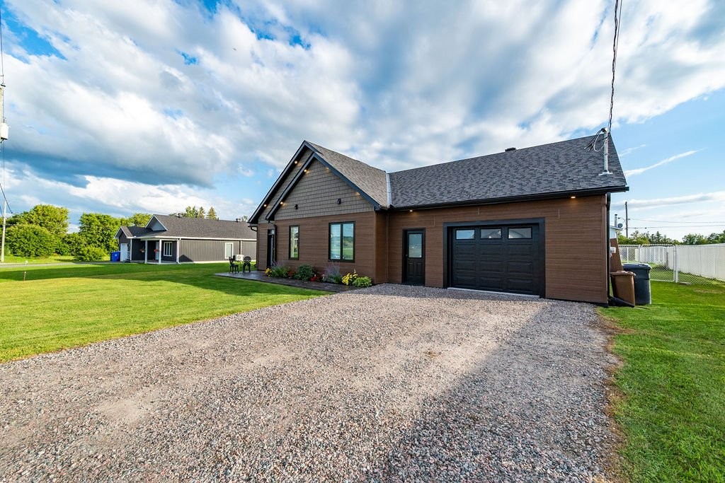 









24


Rue Armstrong

,
Shawville,




QC
J0X2Y0

