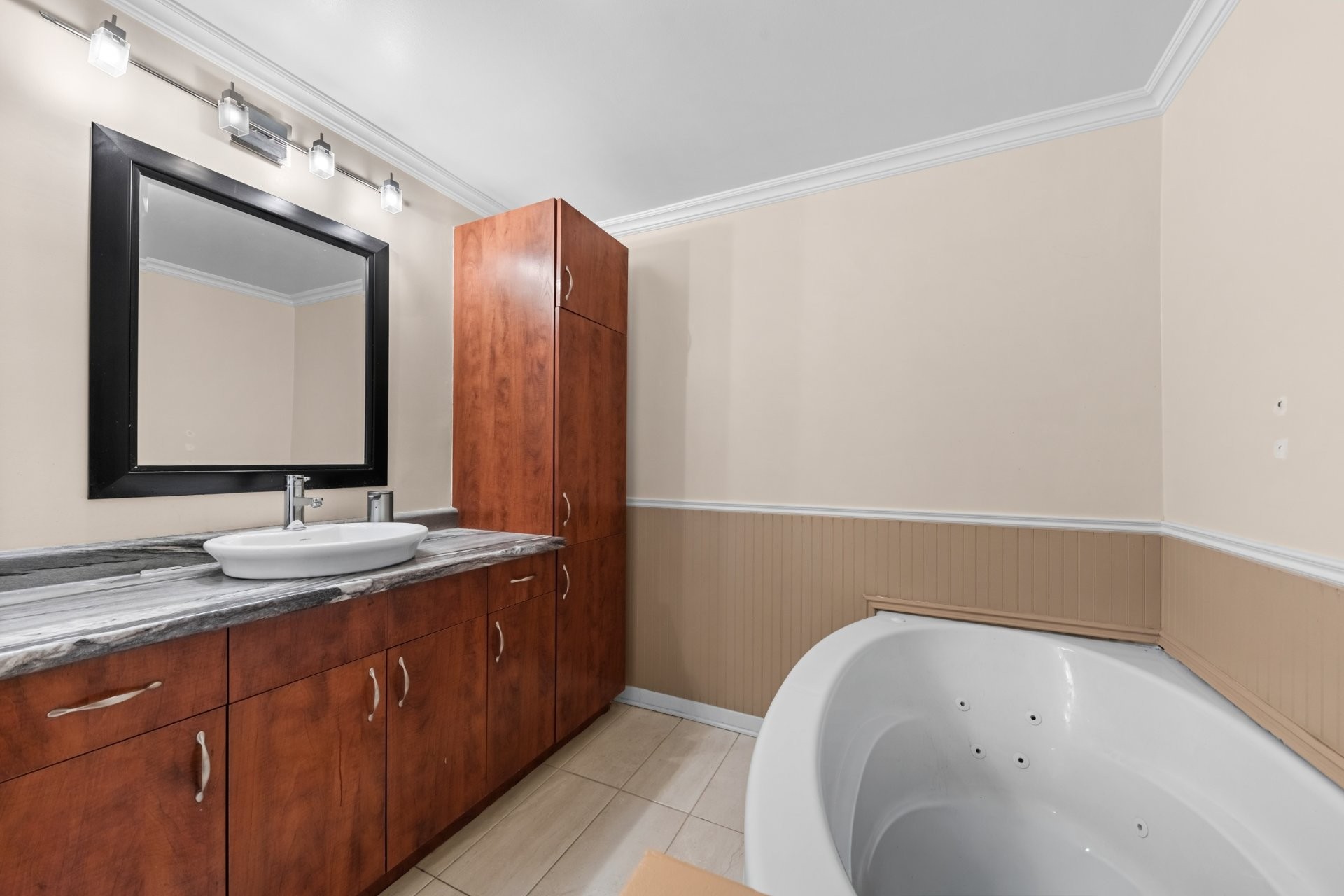 









1838


Av. Victoria

, 209,
Longueuil (Greenfield Park),




QC
J4V1M5

