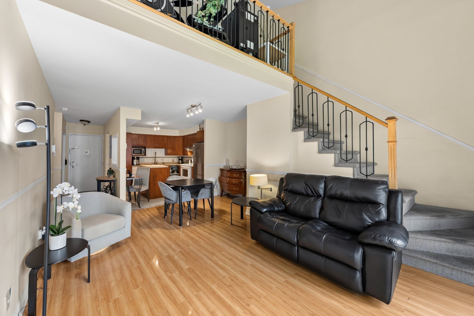 









1838


Av. Victoria

, 209,
Longueuil (Greenfield Park),




QC
J4V1M5

