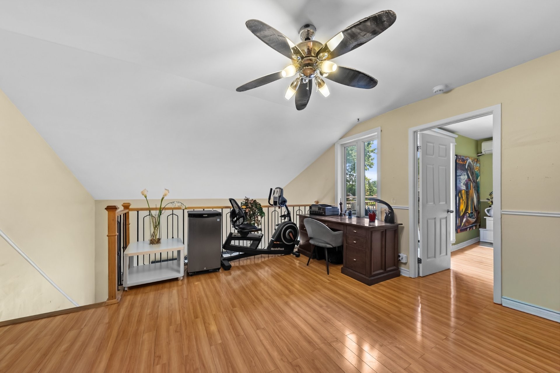 









1838


Av. Victoria

, 209,
Longueuil (Greenfield Park),




QC
J4V1M5

