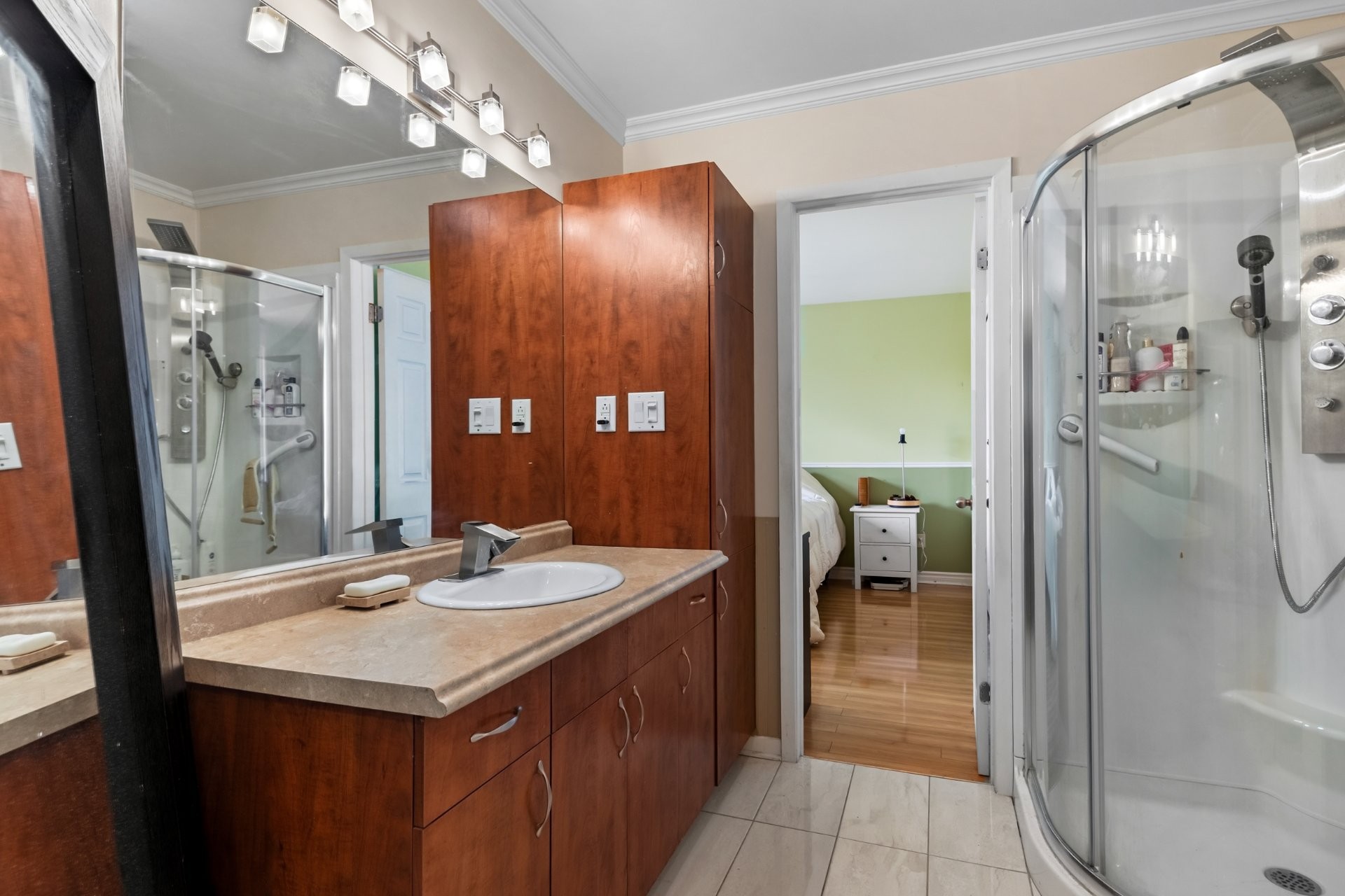 









1838


Av. Victoria

, 209,
Longueuil (Greenfield Park),




QC
J4V1M5

