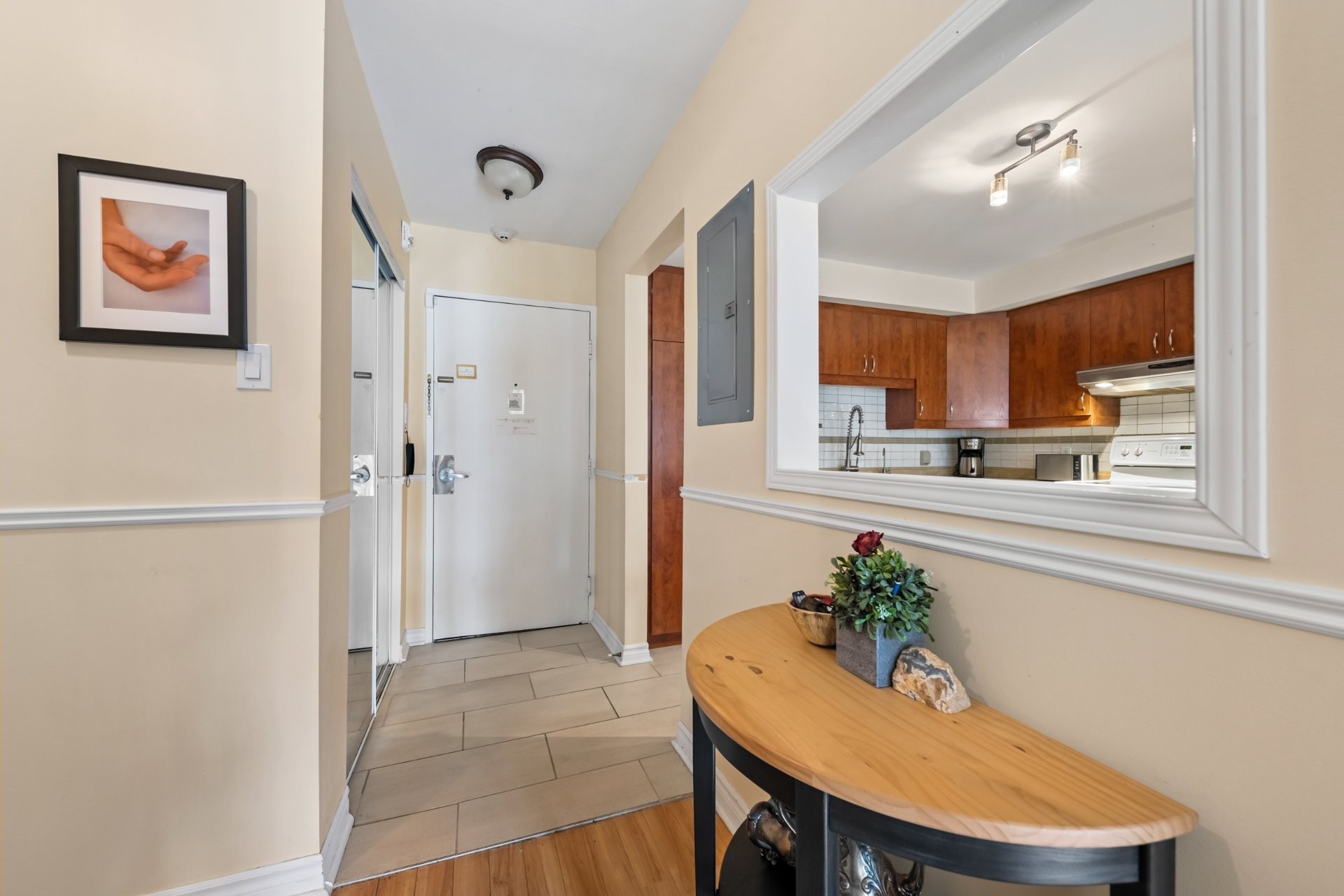 









1838


Av. Victoria

, 209,
Longueuil (Greenfield Park),




QC
J4V1M5

