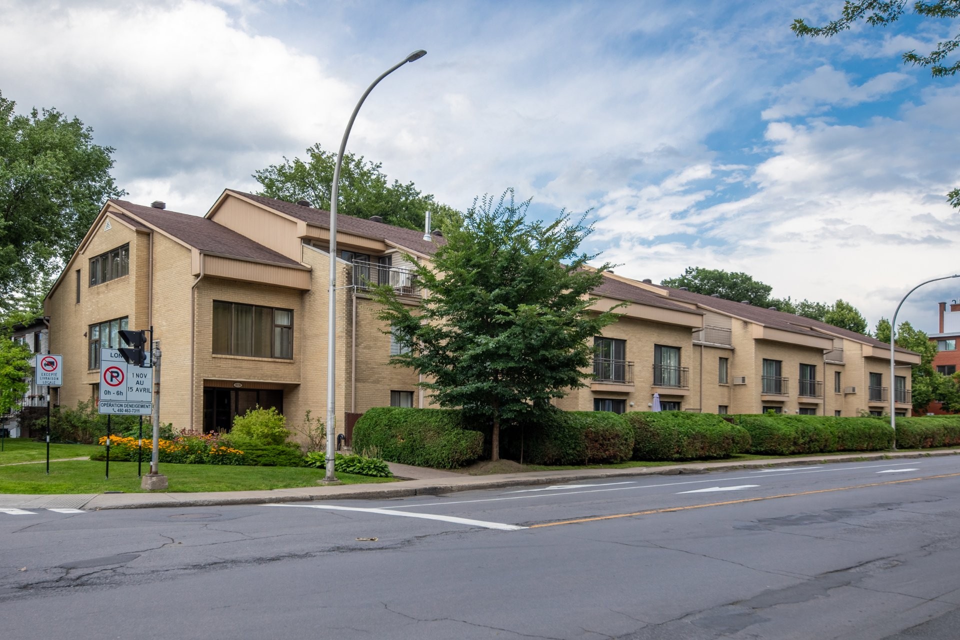 









1838


Av. Victoria

, 209,
Longueuil (Greenfield Park),




QC
J4V1M5

