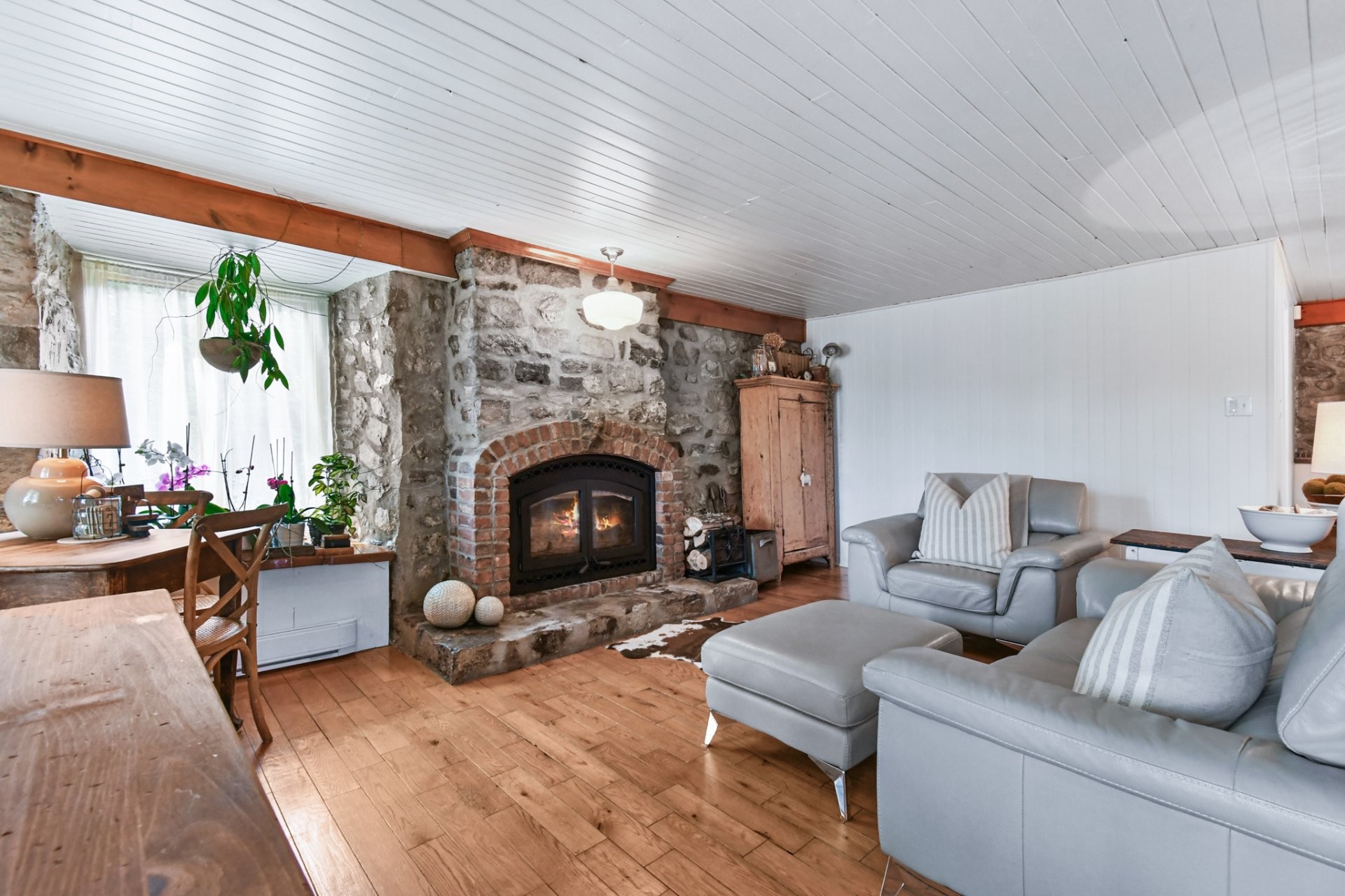 









647


Boul. Lacombe

,
Repentigny (Le Gardeur),




QC
J5Z2P7

