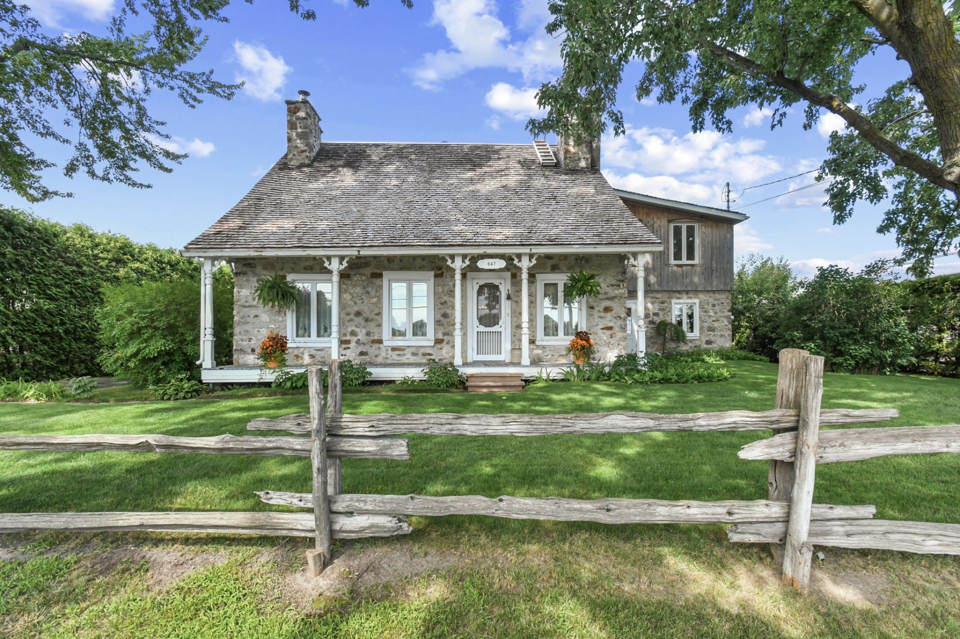









647


Boul. Lacombe

,
Repentigny (Le Gardeur),




QC
J5Z2P7

