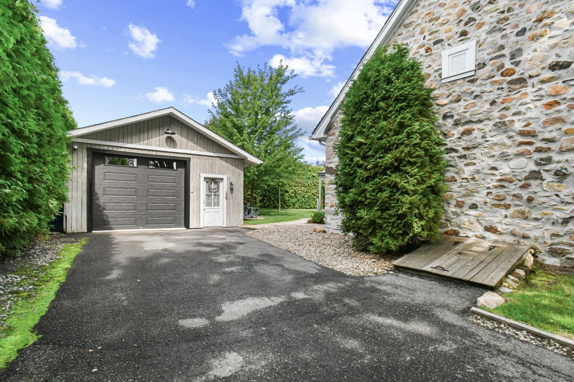 









647


Boul. Lacombe

,
Repentigny (Le Gardeur),




QC
J5Z2P7

