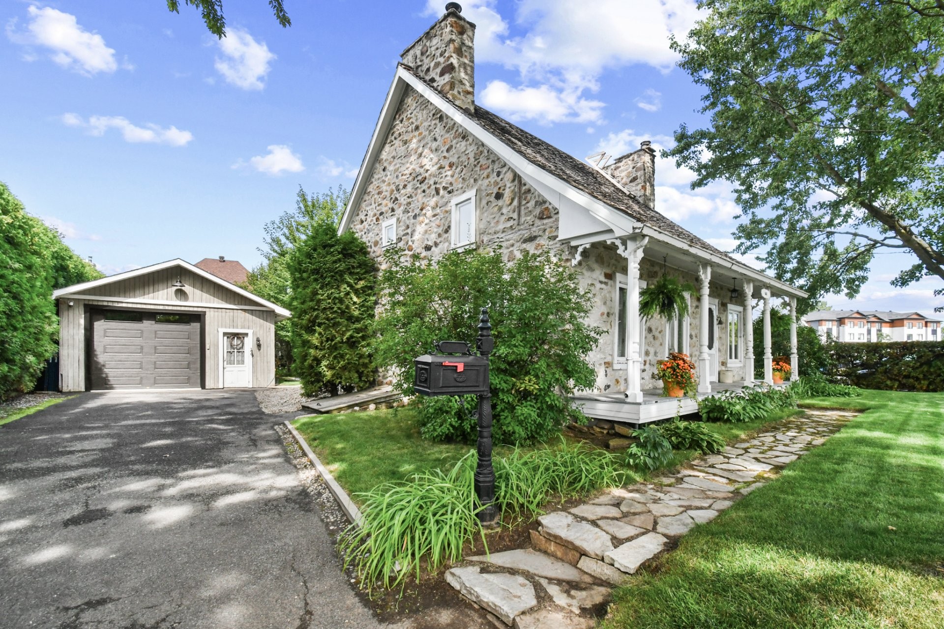 









647


Boul. Lacombe

,
Repentigny (Le Gardeur),




QC
J5Z2P7

