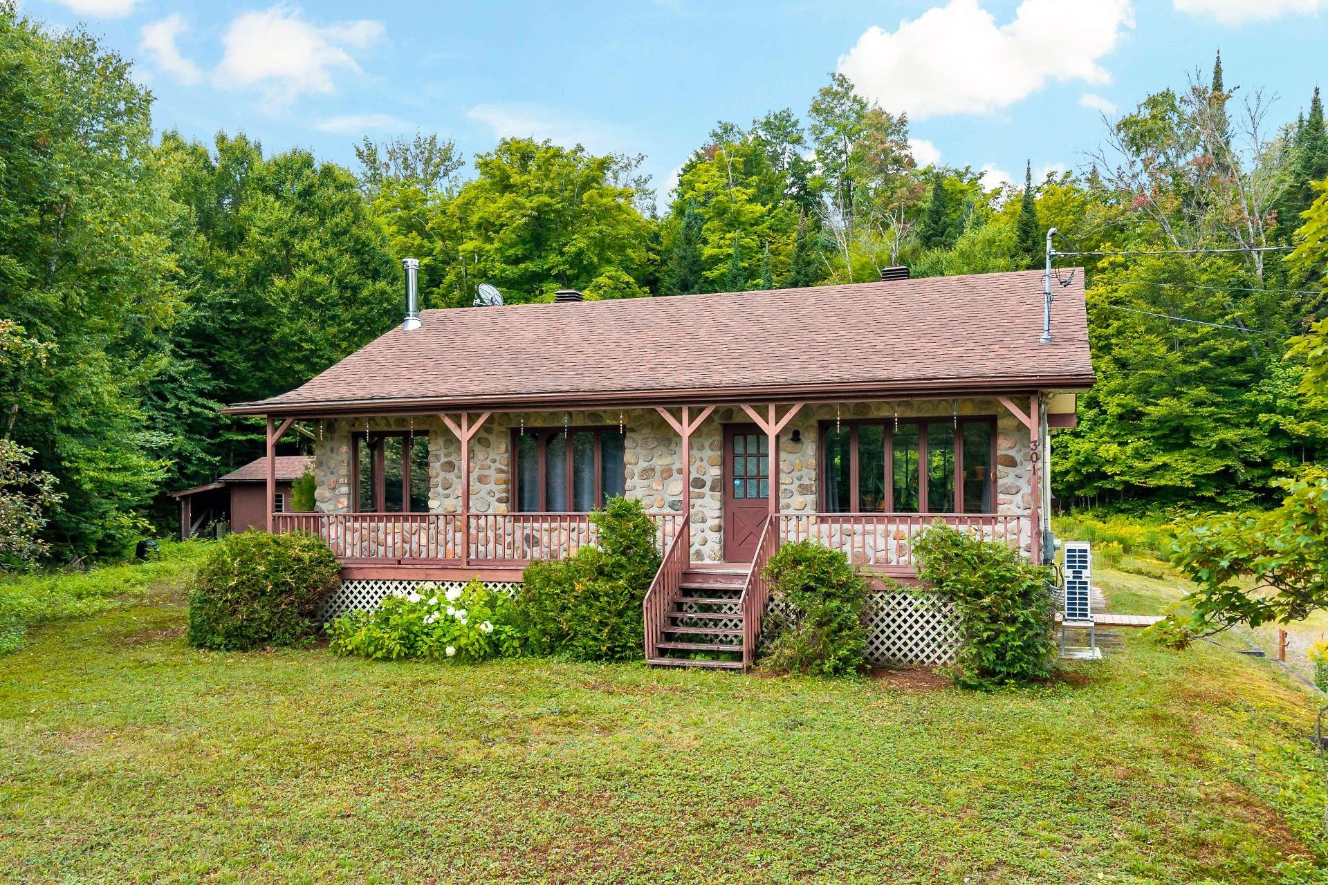 









301


Mtée Desjardins

,
Lac-Supérieur,




QC
J0T1J0

