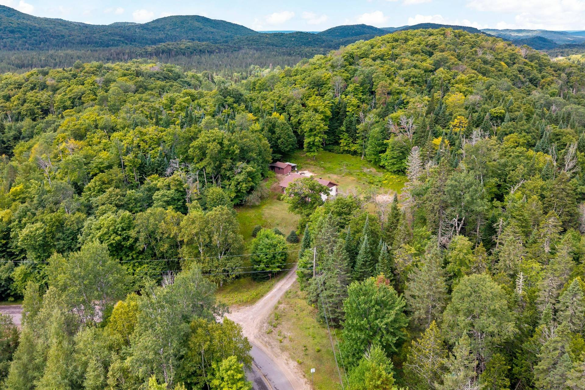 









301


Mtée Desjardins

,
Lac-Supérieur,




QC
J0T1J0

