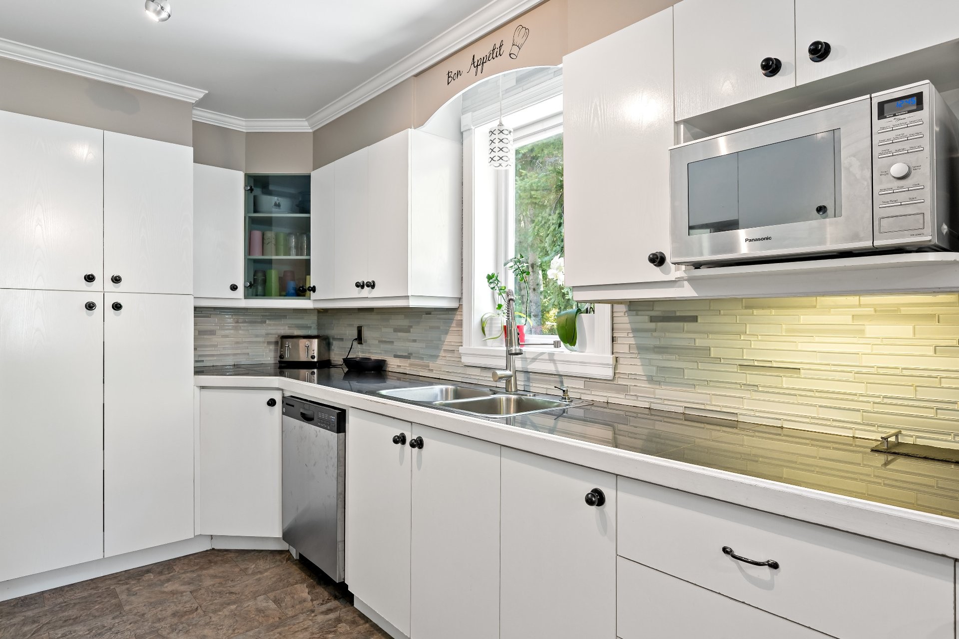 









6


Rue Airville N.

,
Mont-Blanc,




QC
J0T2G0

