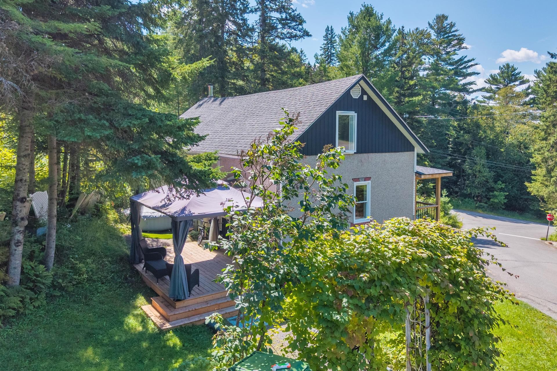 









6


Rue Airville N.

,
Mont-Blanc,




QC
J0T2G0

