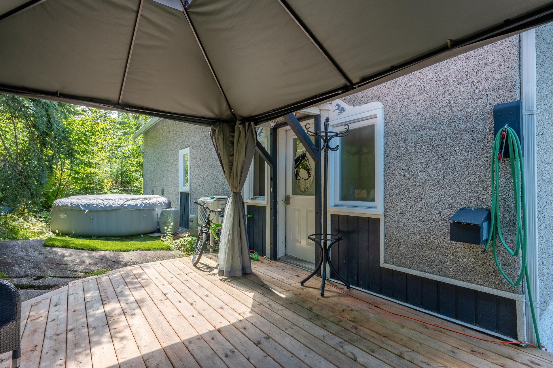 









6


Rue Airville N.

,
Mont-Blanc,




QC
J0T2G0

