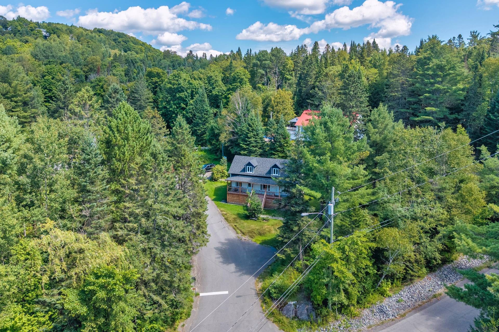 









6


Rue Airville N.

,
Mont-Blanc,




QC
J0T2G0


