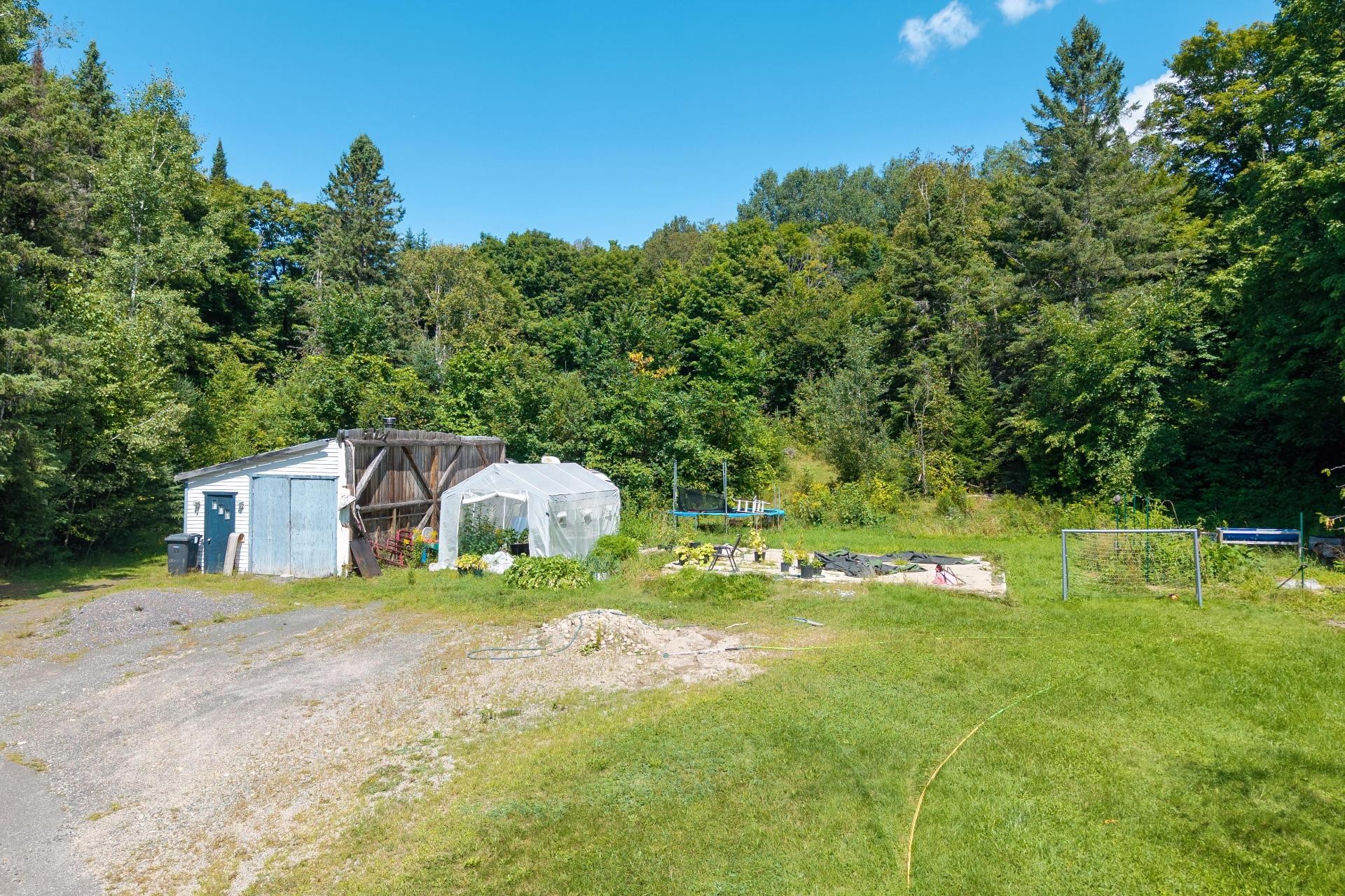 









6


Rue Airville N.

,
Mont-Blanc,




QC
J0T2G0


