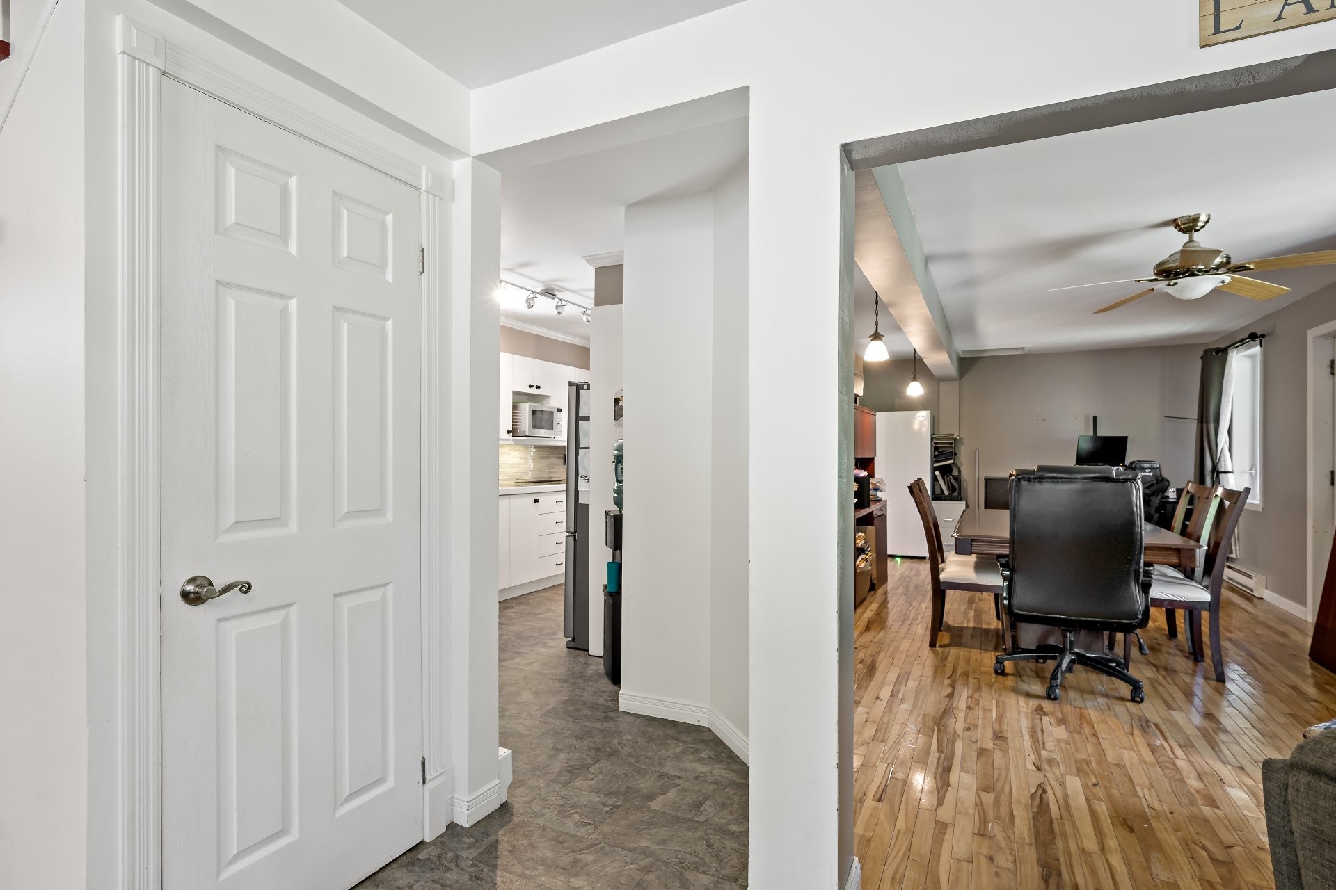 









6


Rue Airville N.

,
Mont-Blanc,




QC
J0T2G0

