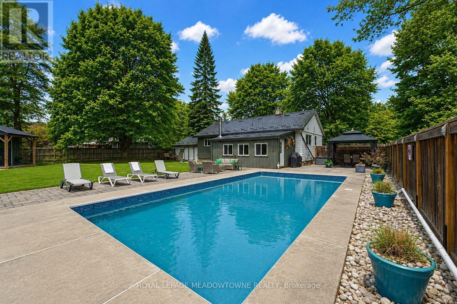 












296 PROGRESTON ROAD

,
Hamilton,




Ontario
L0R1H1

