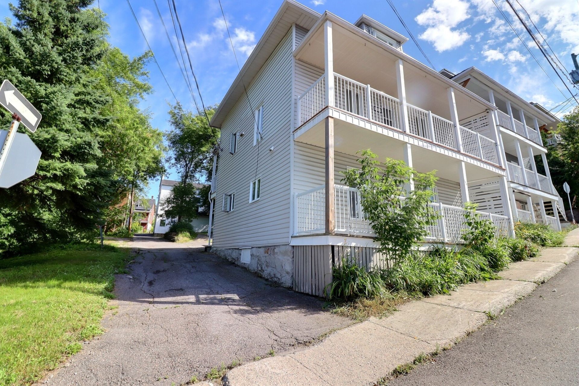 









299

 - 301


Rue Riverin

,
Saguenay (Chicoutimi),




QC
G7H4R9

