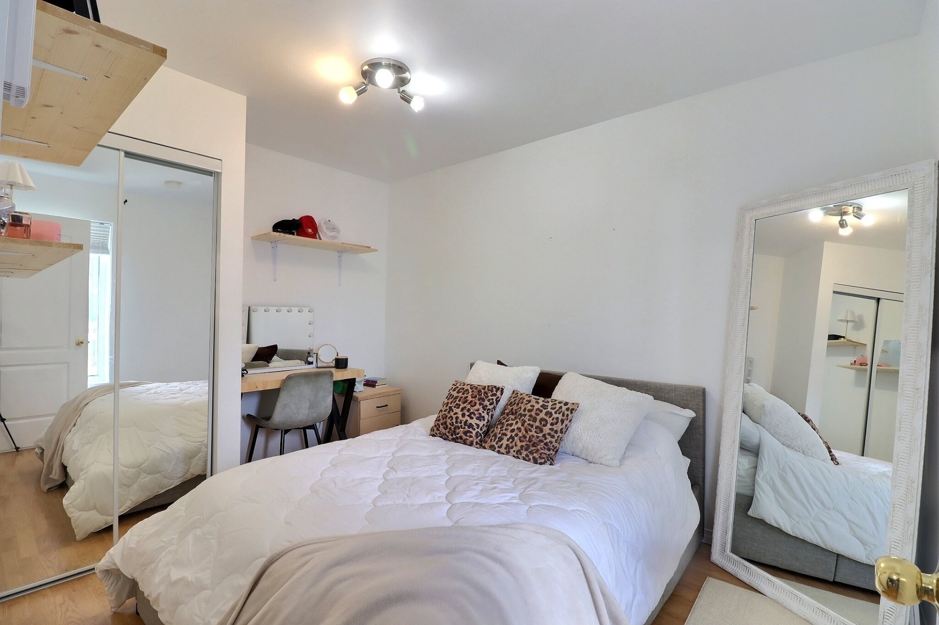 









299

 - 301


Rue Riverin

,
Saguenay (Chicoutimi),




QC
G7H4R9

