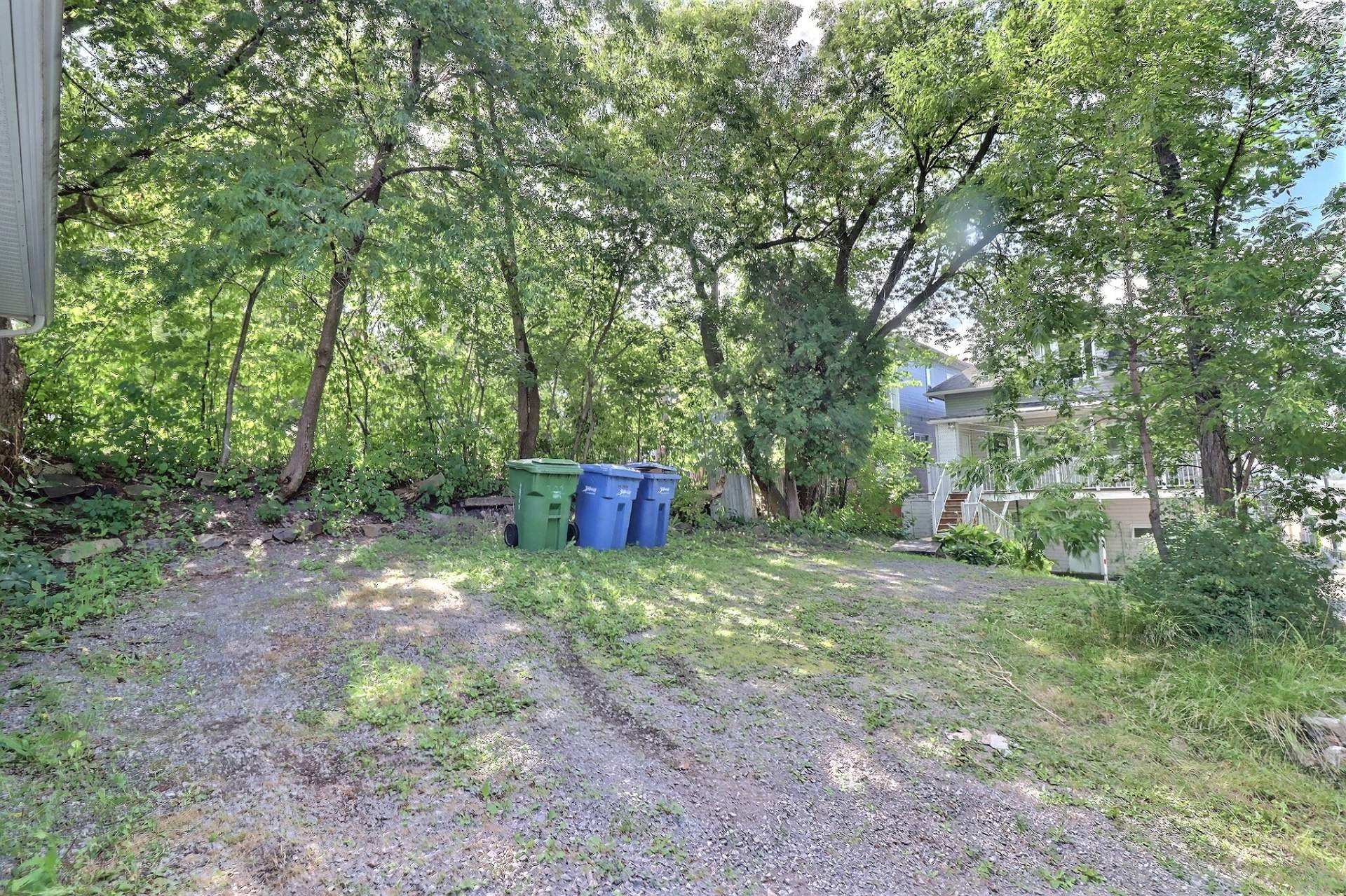 









299

 - 301


Rue Riverin

,
Saguenay (Chicoutimi),




QC
G7H4R9

